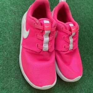 Girls little nikes